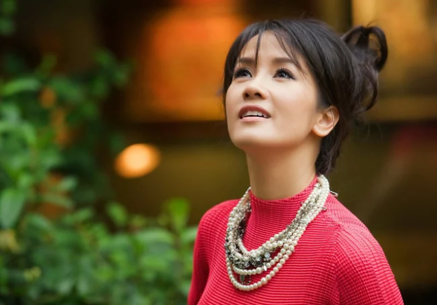 Bí quyết giữ nhan sắc gây ngỡ ngàng ở tuổi 52 của Diva Hồng Nhung 