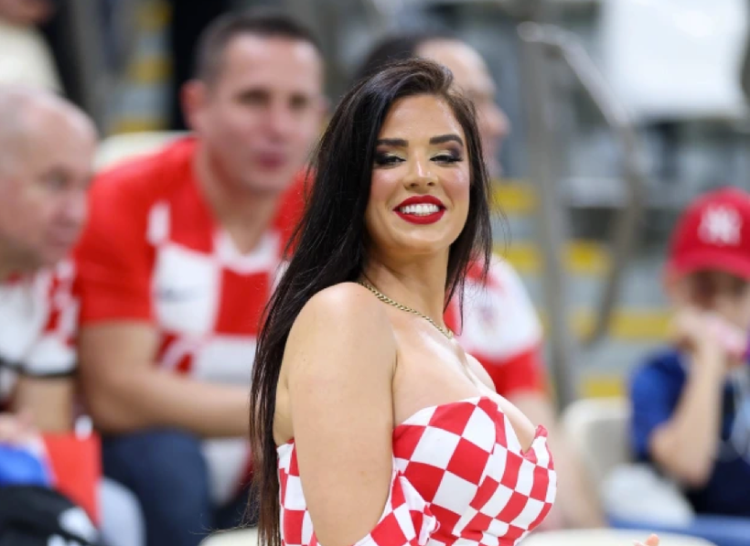 Chùm ảnh: Cổ động viên ‘nóng bỏng nhất’ World Cup mừng Croatia đoạt hạng 3 