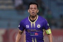 Tiền đạo Văn Quyết sẽ vắng mặt 8 trận đấu sắp tới của Hà Nội FC. Ảnh: HNFC.