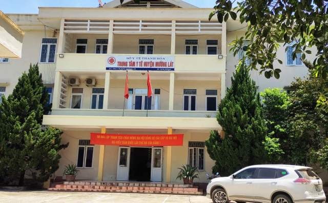 Huyện Mường Lát (Thanh Hóa):  Hai người từ Đà Nẵng về có biểu hiện sốt, được cách ly tại gia đình