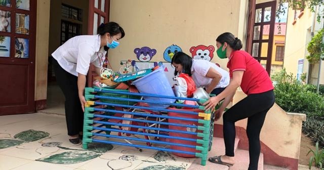 Thầy cô tất bật chuẩn bị đón học sinh trở lại trường ở vùng biên Việt – Lào