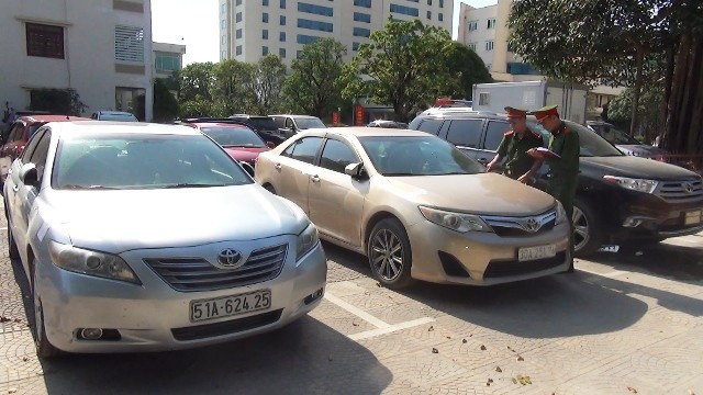 Thanh Hóa: Tạm giữ nhiều xe ô tô hạng sang nhập lậu