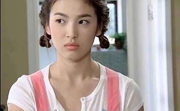 Ngắm nhan sắc trong veo thuở "Full House" mới hiểu vì sao Song Hye Kyo khiến Hyun Bin, Song Joong Ki say mê