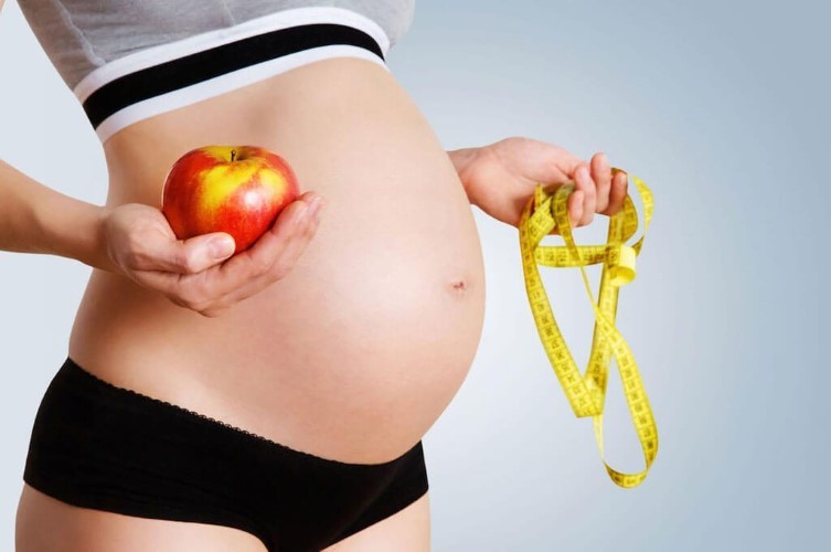 4 việc mẹ bầu cần làm để thai nhi không bị dây rốn quấn cổ