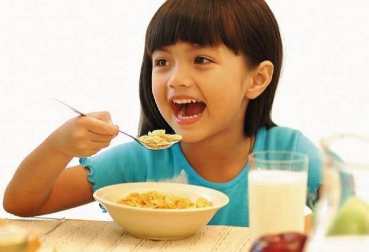 4 thói quen cho bé ăn sáng khiến con chậm lớn, dễ rối loạn tiêu hóa
