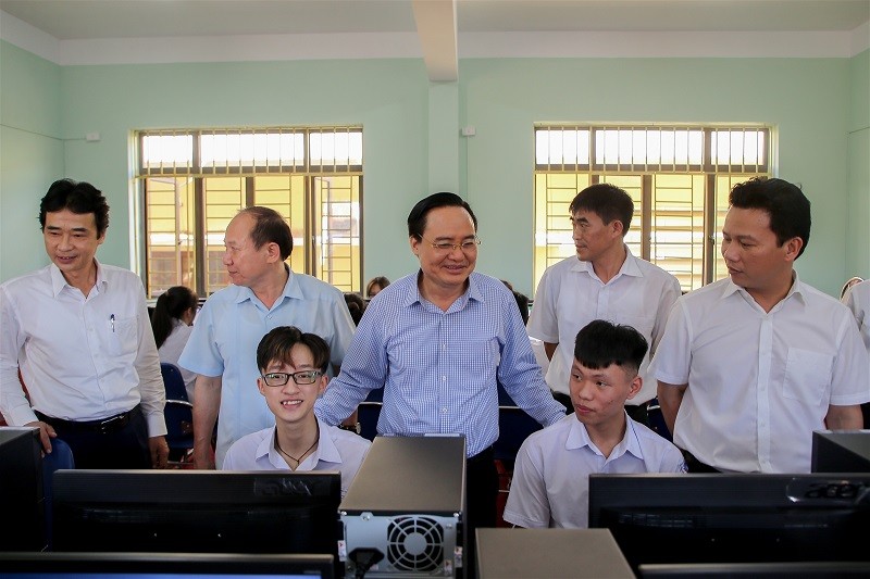 Bộ trưởng Phùng Xuân Nhạ: Sẵn sàng cùng địa phương xây dựng đề án phát triển nguồn nhân lực
