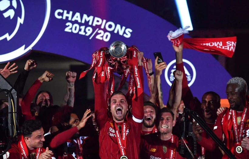 Đại thắng Chelsea, Liverpool tưng bừng nâng cúp vô địch sau 30 năm chờ đợi