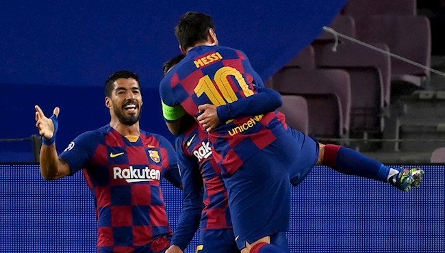 Messi đưa Barca "bay" vào tứ kết Champions League