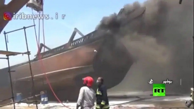Hình ảnh loạt tàu Iran chìm trong hỏa hoạn