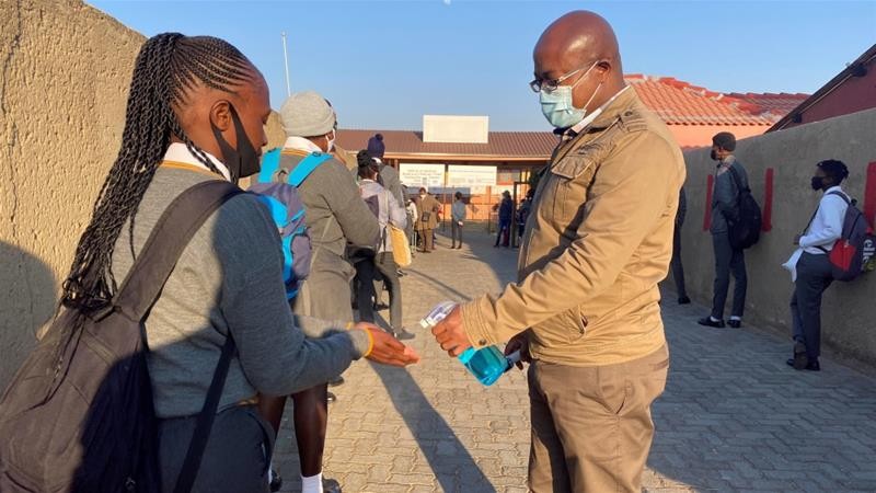 Nam Phi lại đóng cửa trường học vì Covid-19 bùng phát