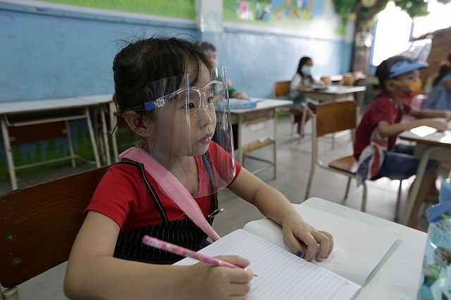 Indonesia: Việc mở lại trường học ở nơi có nguy cơ Covid-19 thấp vấp phải phản đối