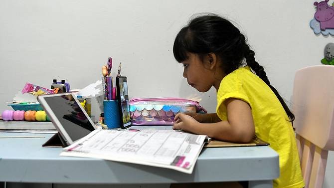 Malaysia: Chồng chất khó khăn khi dạy trực tuyến