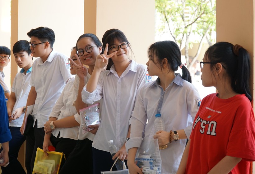 Gần 36.000 thí sinh Nghệ An bước vào môn cuối tuyển sinh vào lớp 10 trong nắng nóng gay gắt