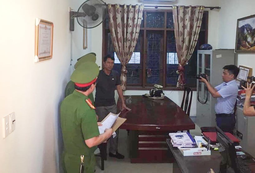 Nghệ An: Khám xét phòng làm việc một cán bộ Ban Dân tộc tỉnh