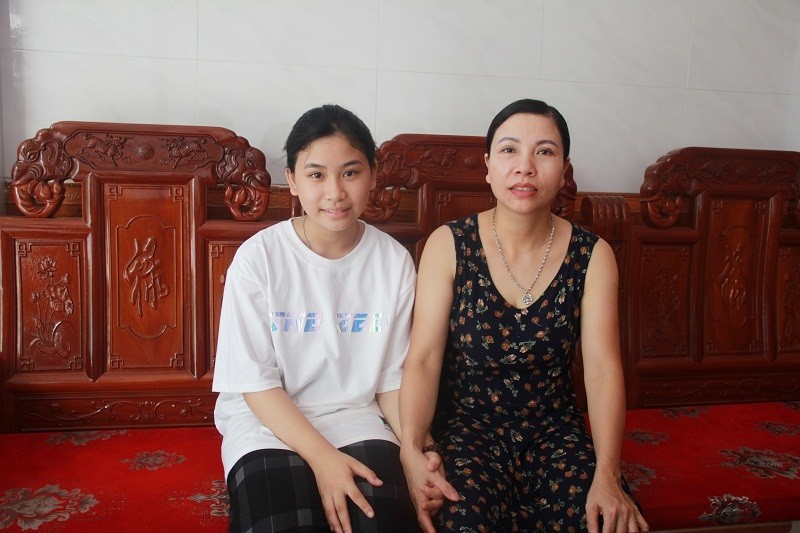 Bố mẹ làm nông, nữ sinh nỗ lực đỗ thủ khoa môn Sinh Trường chuyên Hà Tĩnh