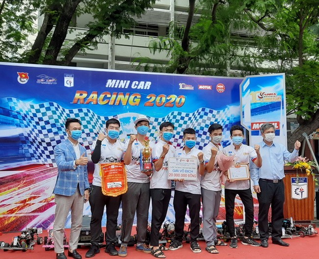 Kịch tính cuộc thi “Mini Car Racing 2020”