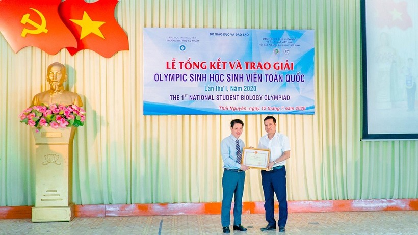 Trao giải Olympic Sinh học sinh viên Việt Nam lần thứ nhất
