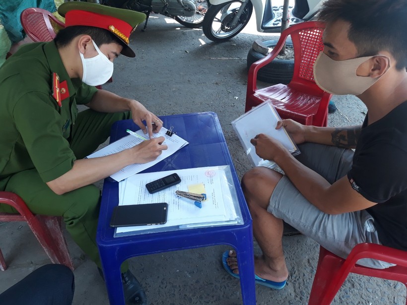 Ninh Thuận: Xử phạt hành chính 60 trường hợp không đeo khẩu trang nơi công cộng