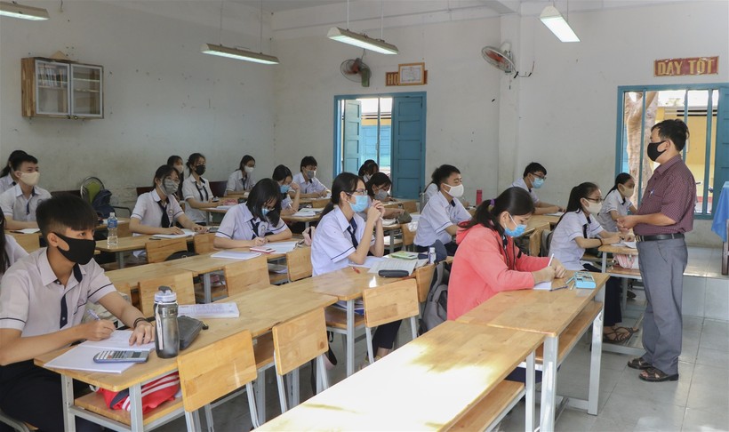 Ninh Thuận: Học sinh cấp THCS và THPT trở lại trường, chia đôi lớp thực hiện giãn cách
