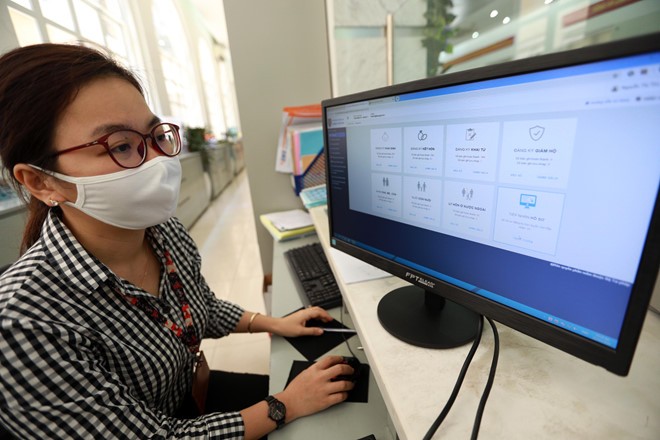 Hà Nội: Hỗ trợ phụ huynh học sinh đăng ký tuyển sinh trực tuyến