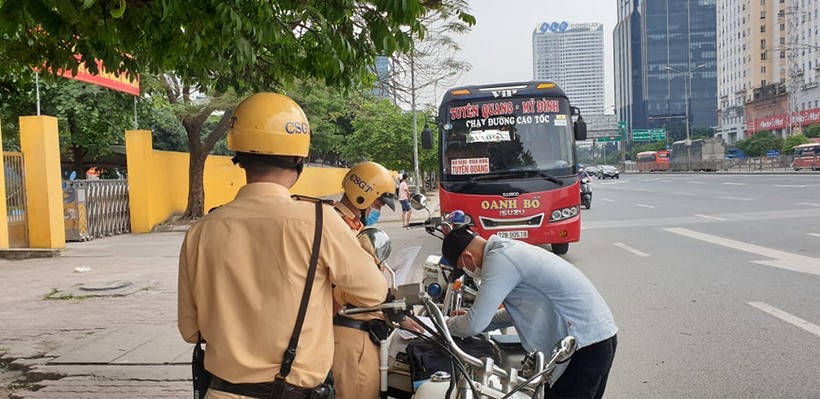 Hà Nội: Hơn 440 trường hợp vi phạm giao thông trong thời gian cách ly xã hội