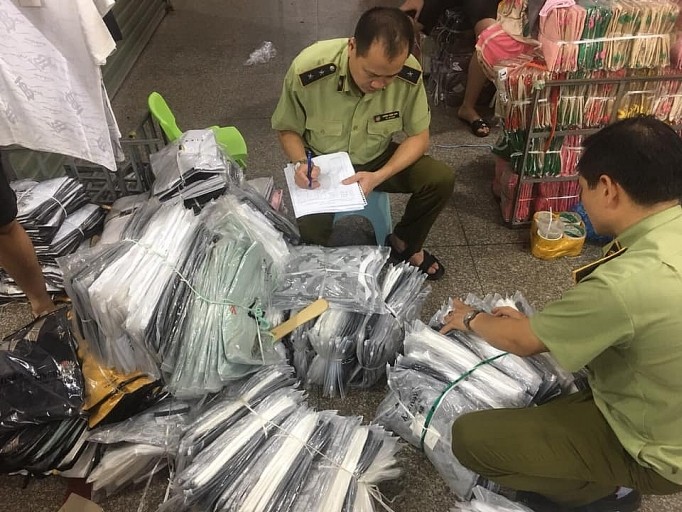 Hà Nội: Phát hiện gần 4.700 hàng giả, nhập lậu ở khu chợ Ninh Hiệp