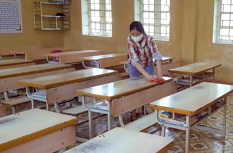 Yên Bái: Thầy cô hối hả dọn dẹp, khử khuẩn trường lớp đón trò trở lại