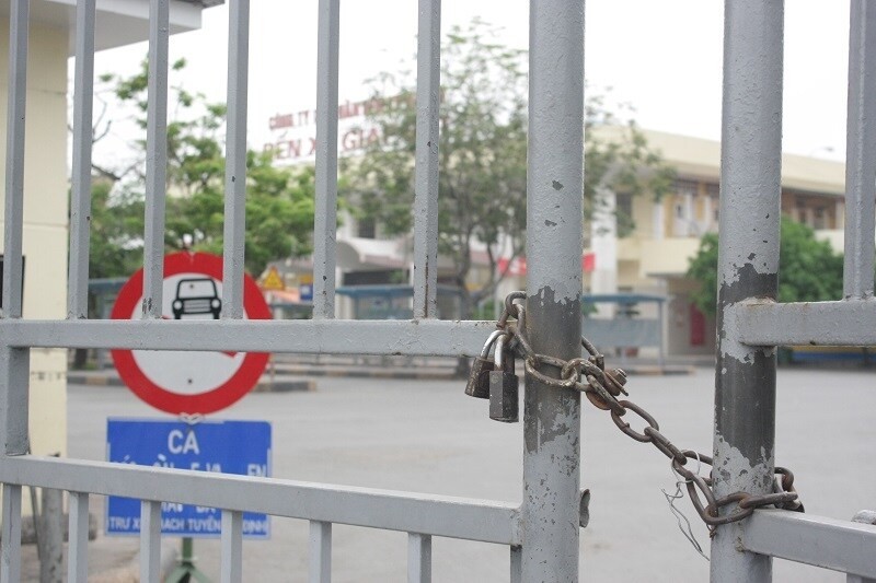 Bến xe Hà Nội đồng loạt “cửa đóng then cài” ngày đầu cách ly toàn xã hội