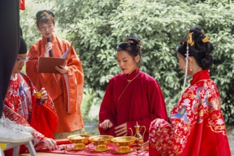 Trung Quốc: Đám cưới trực tuyến triệu khách mời