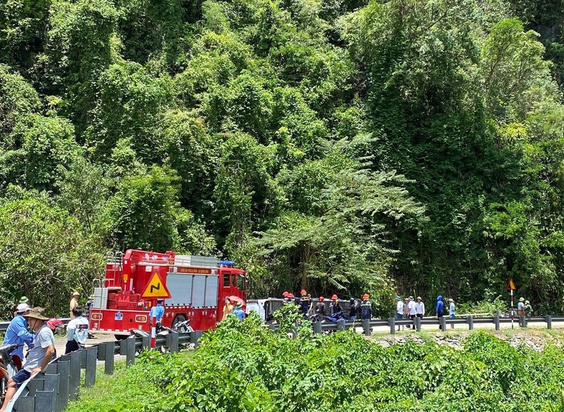 Tai nạn xe khách thảm khốc tại Quảng Bình: Đã có 13 nạn nhân tử vong