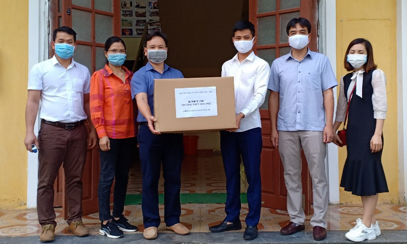Tuyên Quang: Học sinh được tặng hàng nghìn khẩu trang