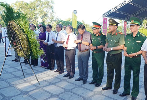 Thừa Thiên - Huế: Đoàn lãnh đạo tỉnh viếng thăm Nghĩa trang liệt sĩ Thành phố Huế