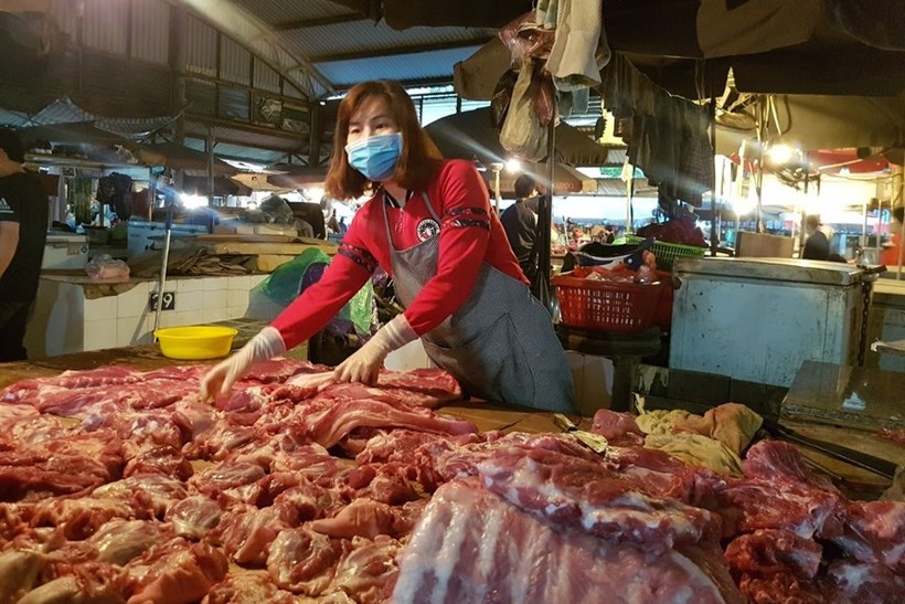 Giá lợn hơi “nhảy múa” đẩy giá thịt lợn tại chợ dân sinh tăng