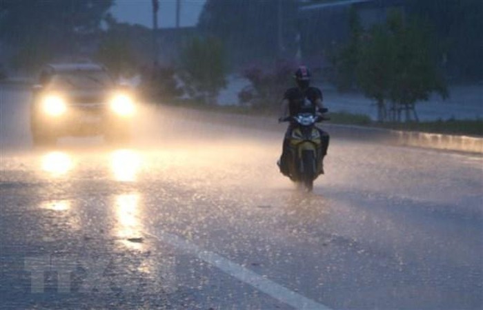 Bắc Bộ mưa lớn, vùng núi Nghệ An đến Quảng Trị nắng nóng gay gắt