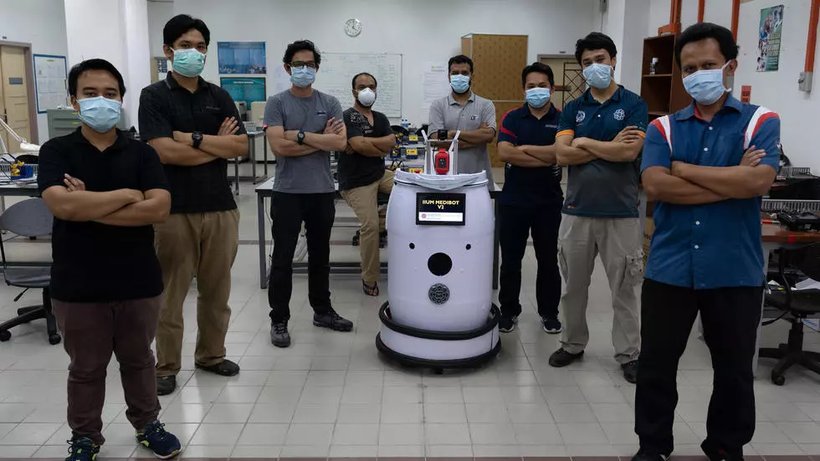 Phát minh robot hình thùng và cuộc chiến chống lại virus corona của Malaysia