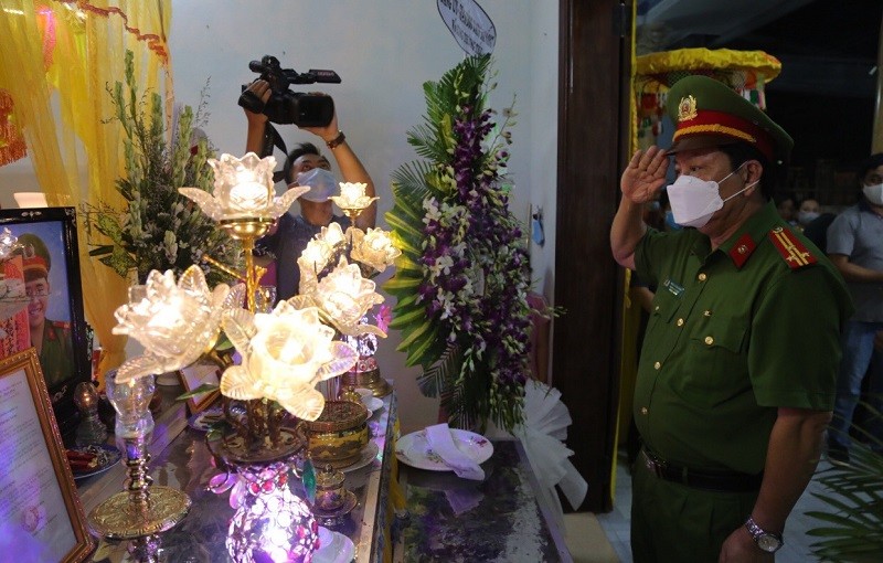Đà Nẵng: Nghẹn ngào buổi lễ truy điệu 2 công an hy sinh
