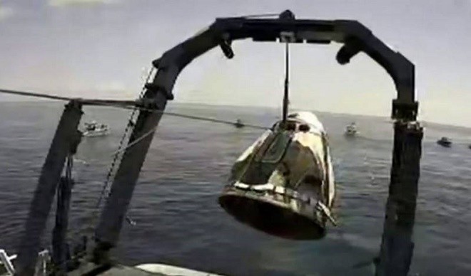 Phi hành đoàn tàu vũ trụ “Crew Dragon” của Mỹ đã hạ cánh an toàn ngoài khơi Florida