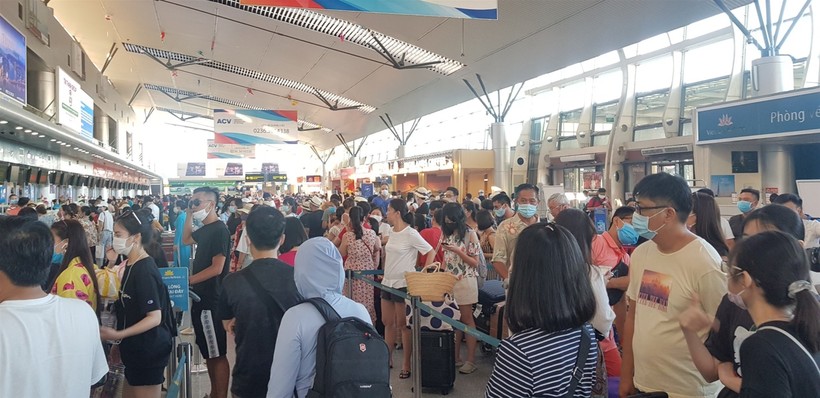 Bố trí 2 chuyến bay đưa du khách “mắc kẹt” ở Đà Nẵng về Hà Nội và TP Hồ Chí Minh
