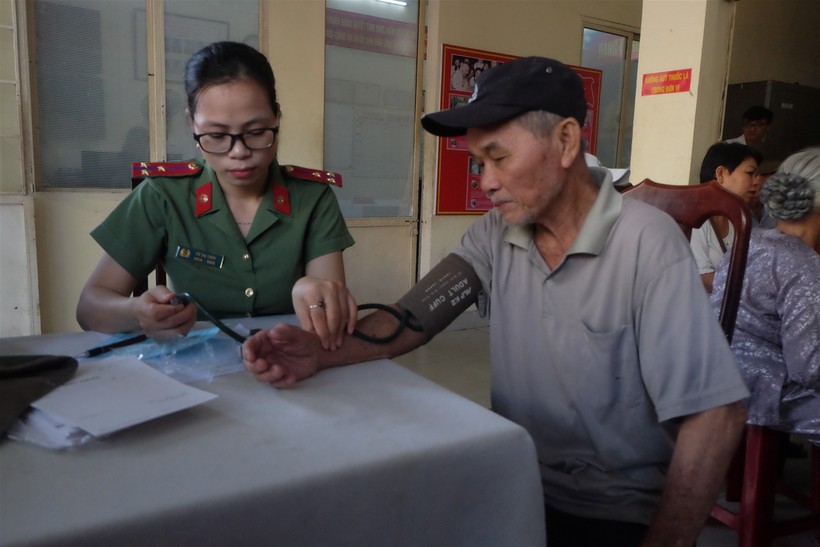 Đà Nẵng: Bệnh viện 199 – Bộ Công an khám và phát thuốc miễn phí cho thương binh nhân ngày 27/7