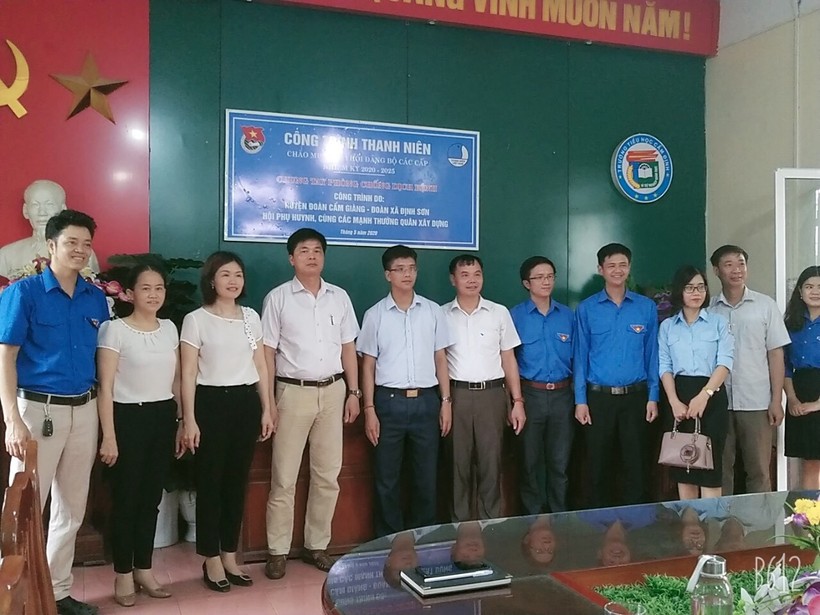 Hải Dương: Trường Tiểu học Cẩm Định đón nhận hệ thống bồn rửa tay hiện đại