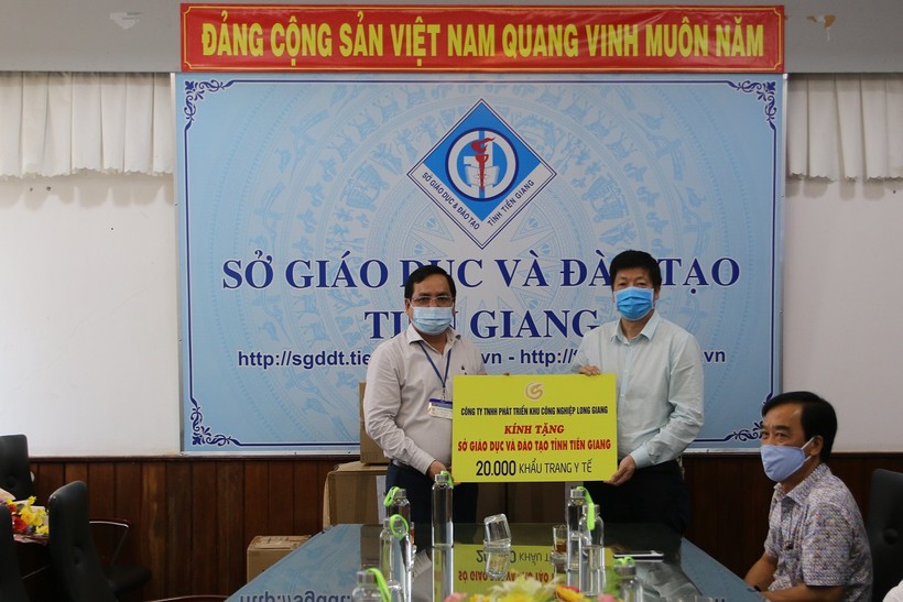 Ngành Giáo dục Tiền Giang tiếp nhận 47.000 khẩu trang
