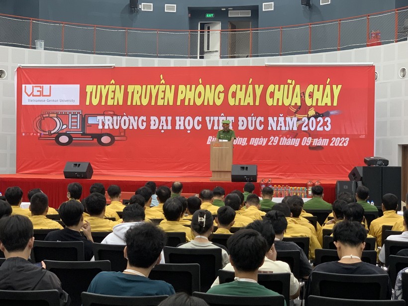 Hội thi ‘Chiến sĩ phòng cháy, chữa cháy năm 2023’ tại Trường Đại học Việt Đức