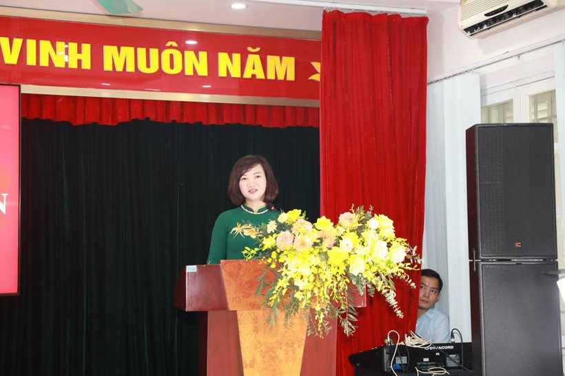 Bà Nguyễn Thị Hiền phát biểu.