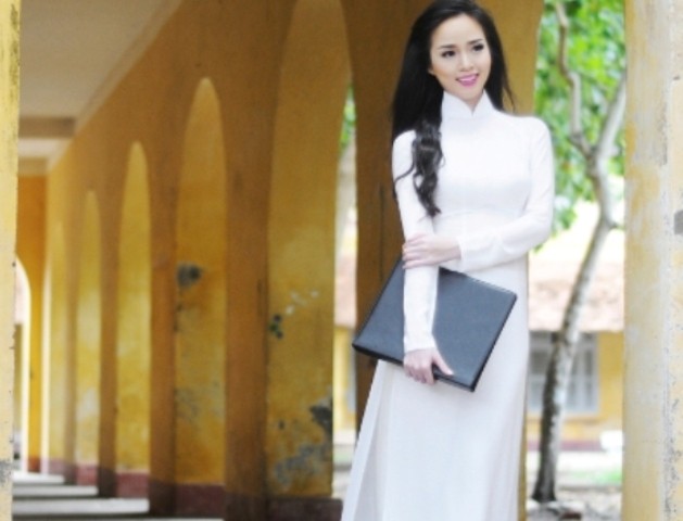 Hoa khôi HSSV Cần Thơ 2015 tinh khôi trong áo dài trắng