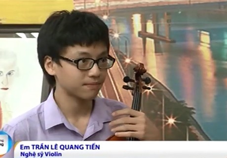 Thần đồng violin Quang Tiến “không phải xuất sắc mà...quá xuất sắc“