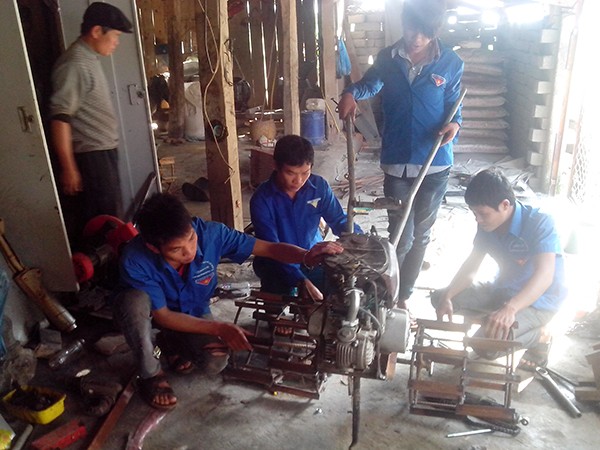 Chiếc máy bừa do Chức sáng chế đang giúp ích cho công việc đồng áng của người dân huyện Hoàng Su Phì, Hà Giang.