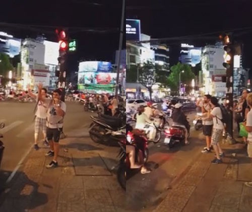 Hai chàng Tây điều tiết giao thông giúp người dân Sài Gòn