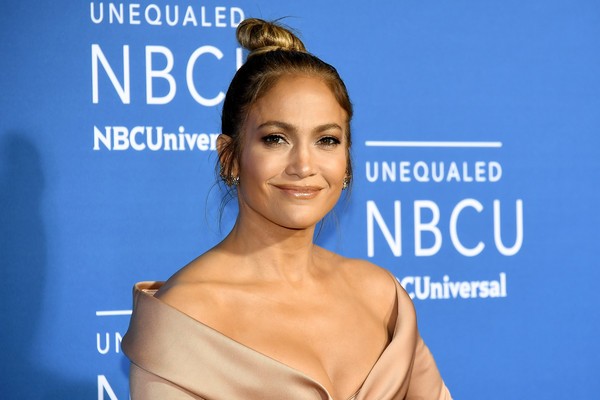 Jennifer Lopez trẻ đẹp ngỡ ngàng