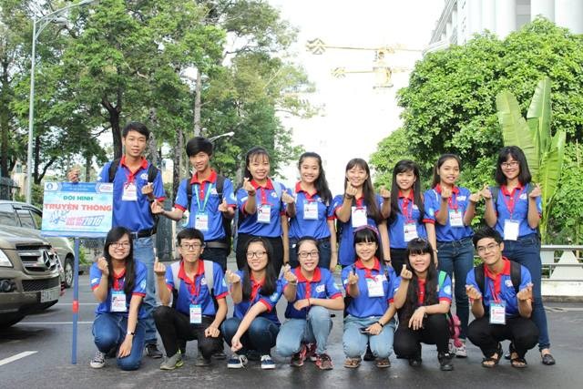 Sinh viên tình nguyện trường ĐHSP TPHCM.