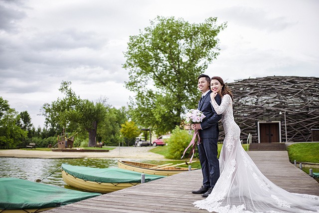 Ảnh cưới lãng mạn của cặp đôi Việt kiều ở lâu đài cộng hoà Séc